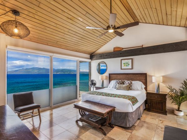 Luxurious 3 Bedroom Beachfront Condo with Breathtaking View