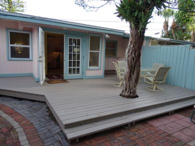 Value Siesta Key Cottage Across Street from the Beach