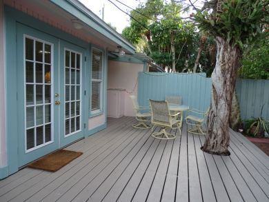 Value Siesta Key Cottage Across Street from the Beach