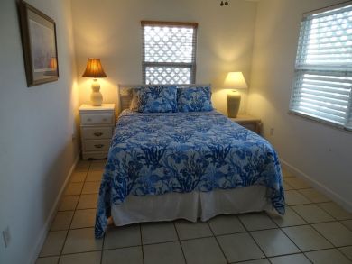 Value Siesta Key Cottage Across Street from the Beach