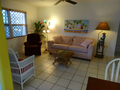 Value Siesta Key Cottage Across Street from the Beach