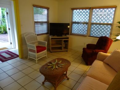 Value Siesta Key Cottage Across Street from the Beach