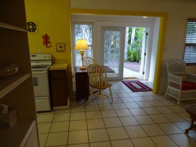Value Siesta Key Cottage Across Street from the Beach