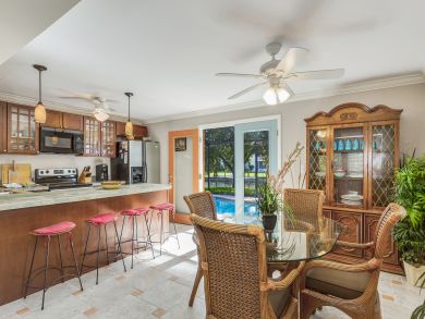 Close to Downtown Canalfront 3 bedroom Rental Close to Downtown Canalfront 3 bedroom Rental