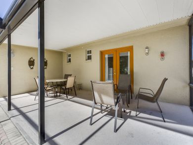 Close to Downtown Canalfront 3 bedroom Rental Close to Downtown Canalfront 3 bedroom Rental