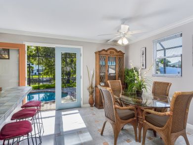 Close to Downtown Canalfront 3 bedroom Rental Close to Downtown Canalfront 3 bedroom Rental