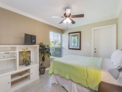 Close to Downtown Canalfront 3 bedroom Rental Close to Downtown Canalfront 3 bedroom Rental
