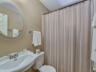 Close to Downtown Canalfront 3 bedroom Rental Close to Downtown Canalfront 3 bedroom Rental