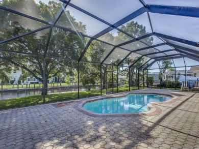 Close to Downtown Canalfront 3 bedroom Rental Close to Downtown Canalfront 3 bedroom Rental
