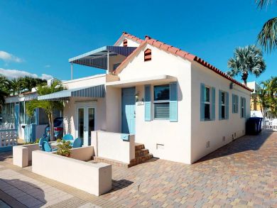 Ocean View Home Sleeps 8 Guests Only 1/2 Block to Beach