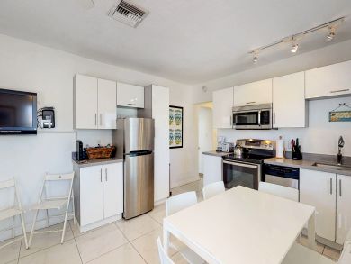 Ocean View Home Sleeps 8 Guests Only 1/2 Block to Beach