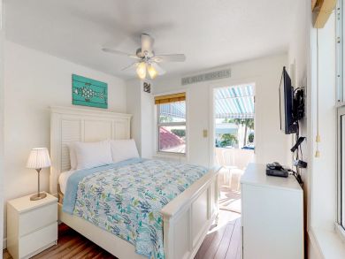 Ocean View Home Sleeps 8 Guests Only 1/2 Block to Beach