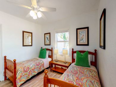 Ocean View Home Sleeps 8 Guests Only 1/2 Block to Beach