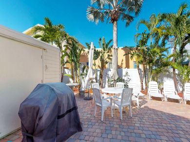 Ocean View Home Sleeps 8 Guests Only 1/2 Block to Beach