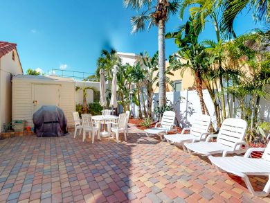 Ocean View Home Sleeps 8 Guests Only 1/2 Block to Beach