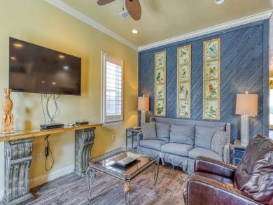 Very Nice 6 Bedroom Home with Private Pool Sleeps 14 Guests