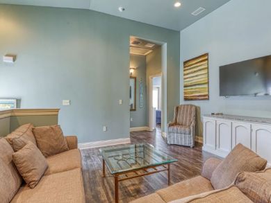 Very Nice 6 Bedroom Home with Private Pool Sleeps 14 Guests