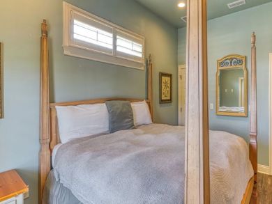 Very Nice 6 Bedroom Home with Private Pool Sleeps 14 Guests