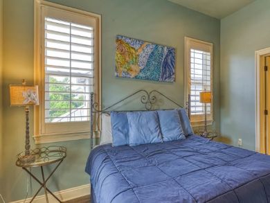 Very Nice 6 Bedroom Home with Private Pool Sleeps 14 Guests