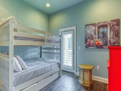Very Nice 6 Bedroom Home with Private Pool Sleeps 14 Guests