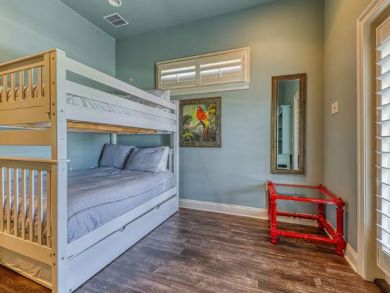 Very Nice 6 Bedroom Home with Private Pool Sleeps 14 Guests