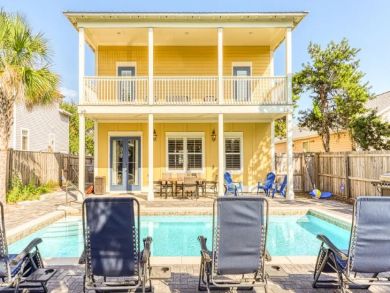 Very Nice 6 Bedroom Home with Private Pool Sleeps 14 Guests