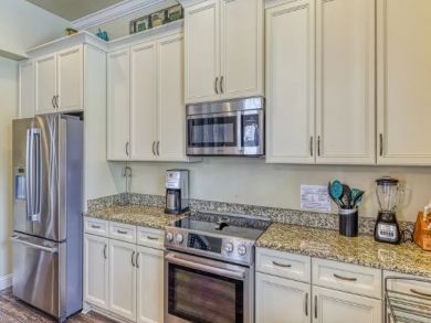 Very Nice 6 Bedroom Home with Private Pool Sleeps 14 Guests