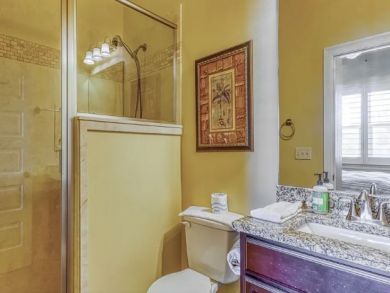 Very Nice 6 Bedroom Home with Private Pool Sleeps 14 Guests