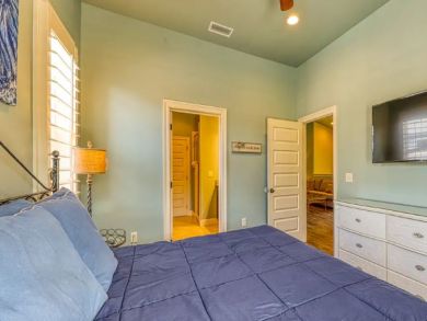 Very Nice 6 Bedroom Home with Private Pool Sleeps 14 Guests