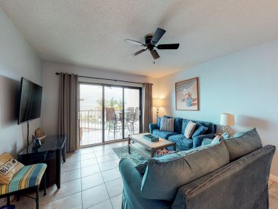 On Beach 3 Bedroom Vacation Condo Sleeps 7 in Indian Rocks