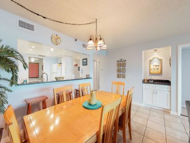 On Beach 3 Bedroom Vacation Condo Sleeps 7 in Indian Rocks