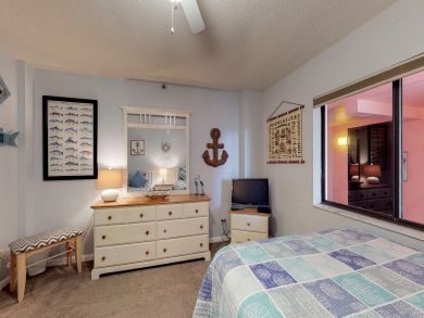 On Beach 3 Bedroom Vacation Condo Sleeps 7 in Indian Rocks