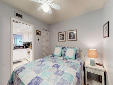 On Beach 3 Bedroom Vacation Condo Sleeps 7 in Indian Rocks