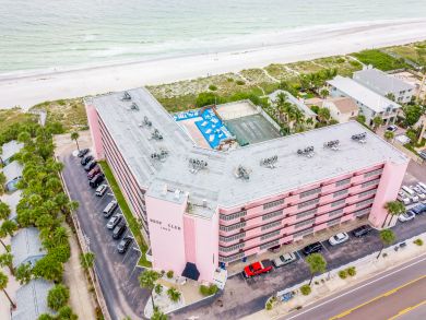On Beach 3 Bedroom Vacation Condo Sleeps 7 in Indian Rocks