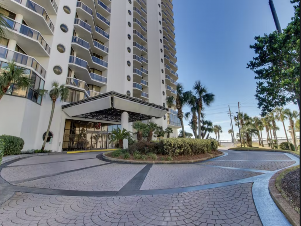 Value Priced Beach Front Rental Three Bedroom Lovely
