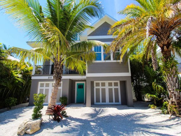 Luxurious Island Retreat with Private Pool, Game Room and Rooftop Deck in Holmes Beach