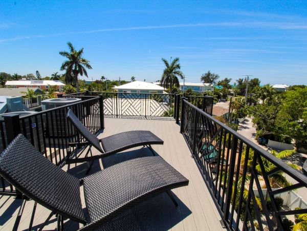Luxurious Island Retreat with Private Pool, Game Room and Rooftop Deck in Holmes Beach