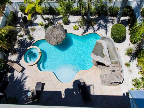 Luxurious Island Retreat with Private Pool, Game Room and Rooftop Deck in Holmes Beach