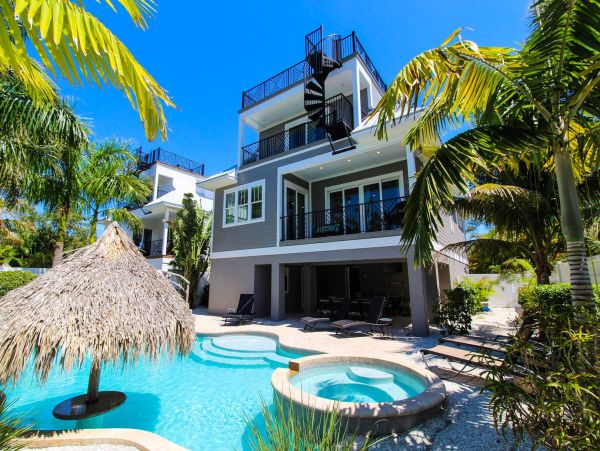 Luxurious Island Retreat with Private Pool, Game Room and Rooftop Deck in Holmes Beach