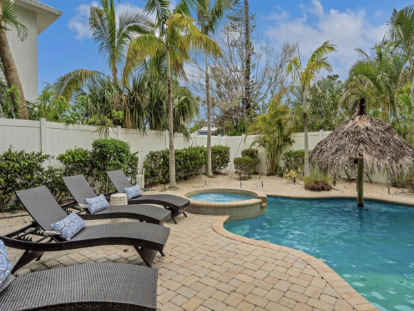 Luxurious Island Retreat with Private Pool, Game Room and Rooftop Deck in Holmes Beach