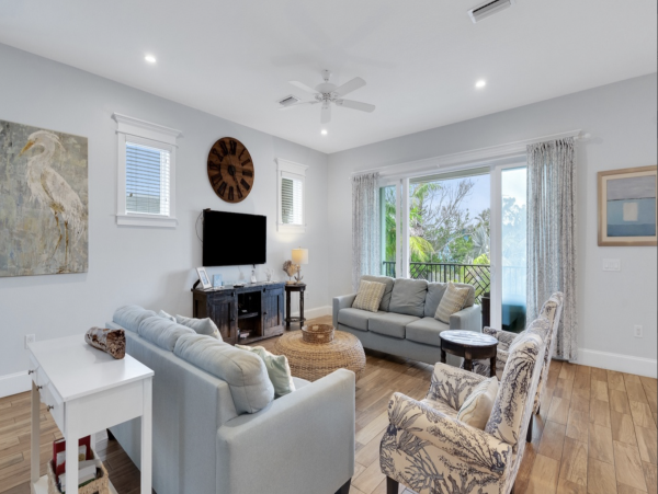 Luxurious Island Retreat with Private Pool, Game Room and Rooftop Deck in Holmes Beach