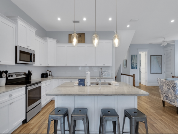 Luxurious Island Retreat with Private Pool, Game Room and Rooftop Deck in Holmes Beach