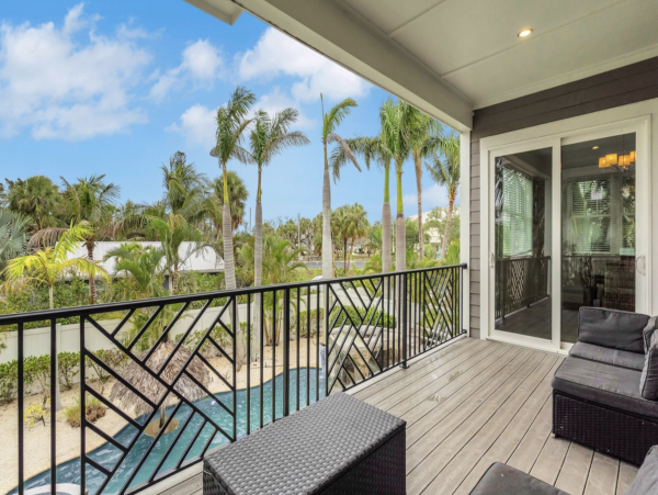 Luxurious Island Retreat with Private Pool, Game Room and Rooftop Deck in Holmes Beach