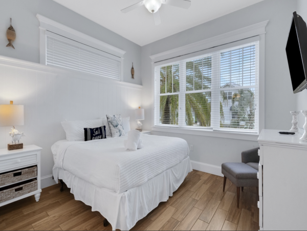 Luxurious Island Retreat with Private Pool, Game Room and Rooftop Deck in Holmes Beach