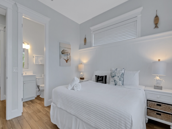 Luxurious Island Retreat with Private Pool, Game Room and Rooftop Deck in Holmes Beach