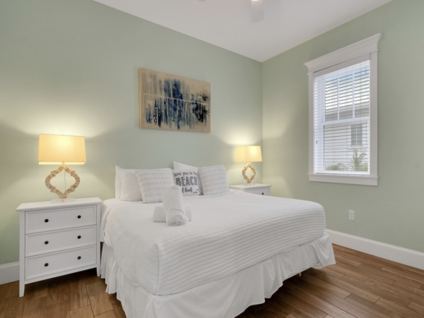 Luxurious Island Retreat with Private Pool, Game Room and Rooftop Deck in Holmes Beach