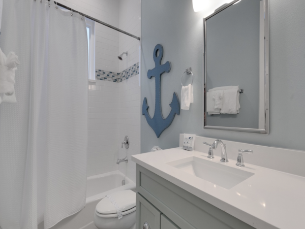 Luxurious Island Retreat with Private Pool, Game Room and Rooftop Deck in Holmes Beach