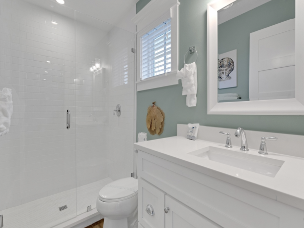 Luxurious Island Retreat with Private Pool, Game Room and Rooftop Deck in Holmes Beach