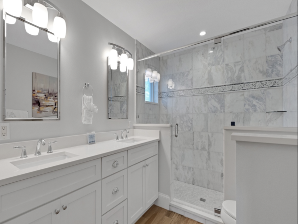 Luxurious Island Retreat with Private Pool, Game Room and Rooftop Deck in Holmes Beach
