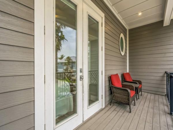 Luxurious Island Retreat with Private Pool, Game Room and Rooftop Deck in Holmes Beach